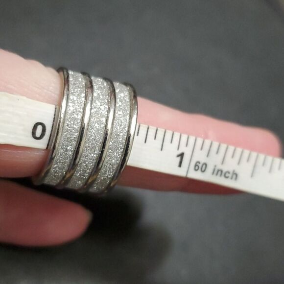 Silver tone sparkly ring size 6 - Picture 6 of 8